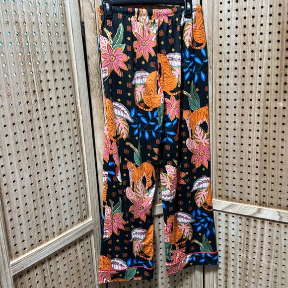 New with tags Room Service tiger floral Womens’ Shawl Collar PJ Set, nwt - Picture 10 of 10